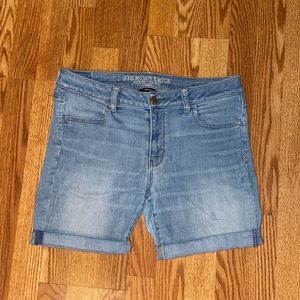 American eagle light wash shorts